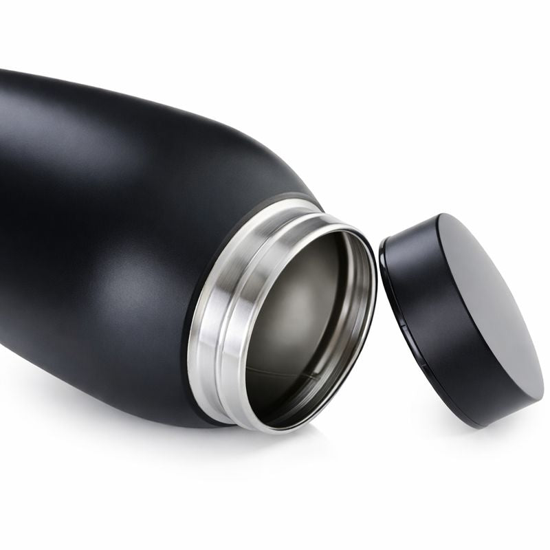 Opening zwarte dierenurn met pootafdrukken