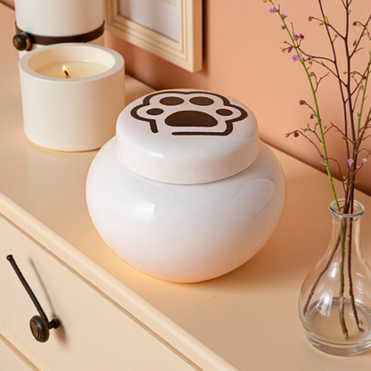 Urn kat - wit - met zwarte pootafdruk