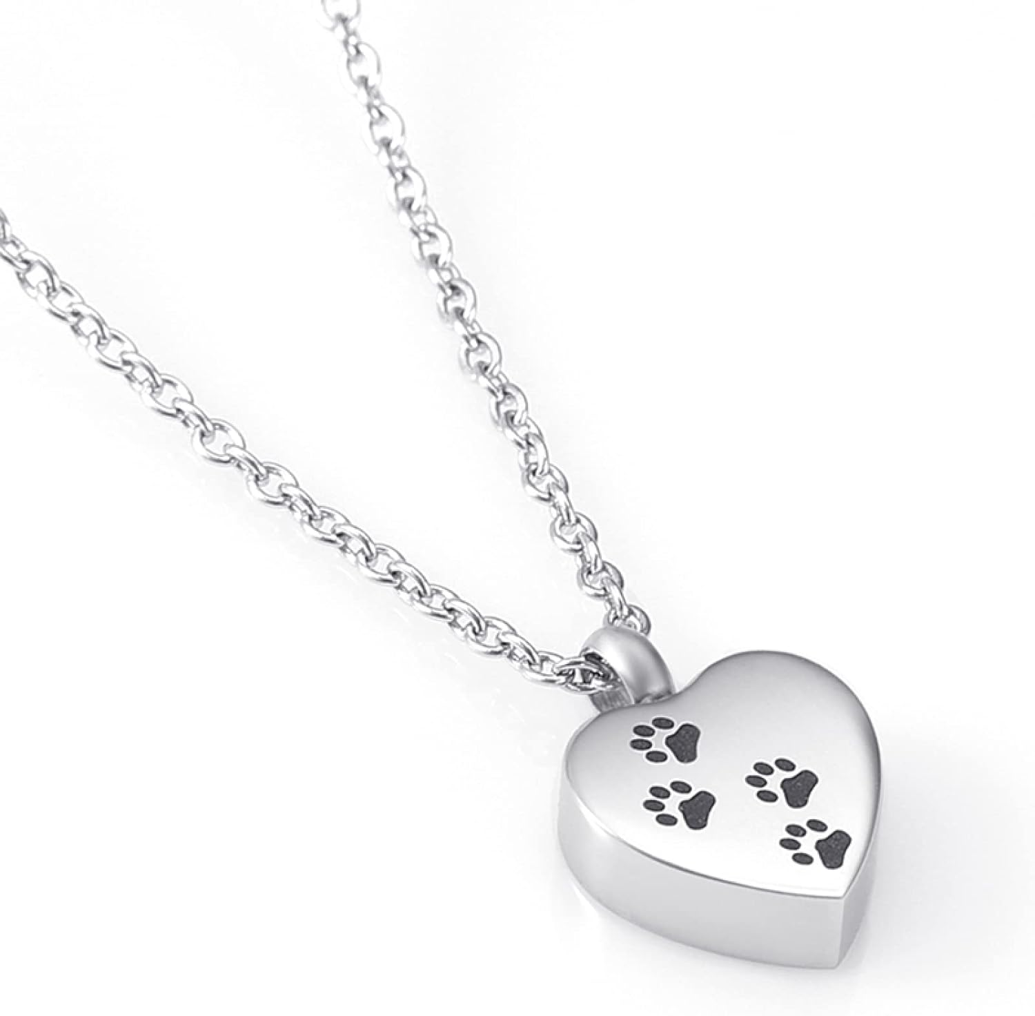 Prachtige hartvormige hanger in het zilverkleur, met 4 zwarte pootafdrukjes.