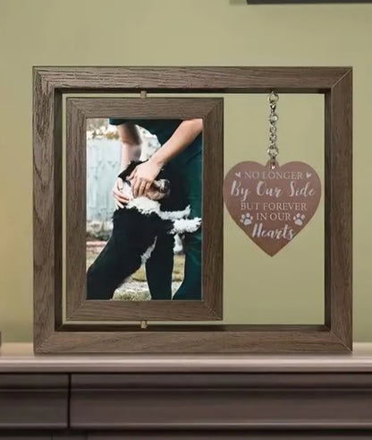 Een prachtige gedenk fotolijst vol met herinneringen. Er is plek voor een mooie foto en er zit een glazen asbuisje bij om wat as of een plukje haar in te bewaren