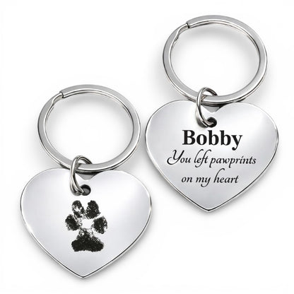 Sleutelhanger met gegraveerde pootafdruk van huisdier in hartvorm, gemaakt van glanzend stainless steel