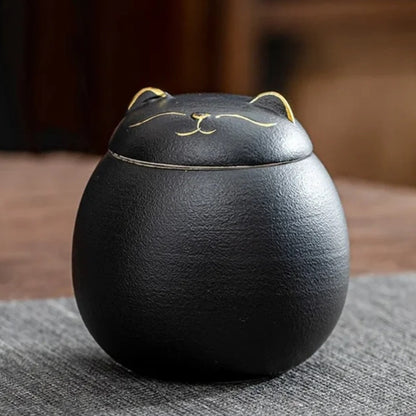 schattige mini-urn in de vorm van een katje - Inhoud: 125 ML -
Afmeting: 7.5 x  H 8 cm -
Materiaal: Keramiek