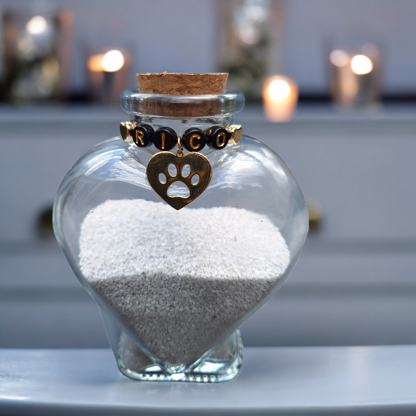 memorial flesje met naam voor kat of hond, gedenkflacon, herinnering aan kat of hond, bewaren plukjes vacht van kat of hond