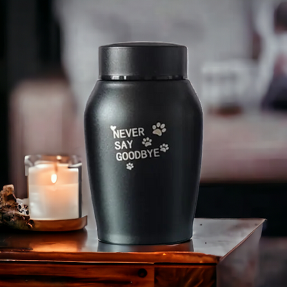 Zwarte urn voor huis dieren met tekst never say goodbye