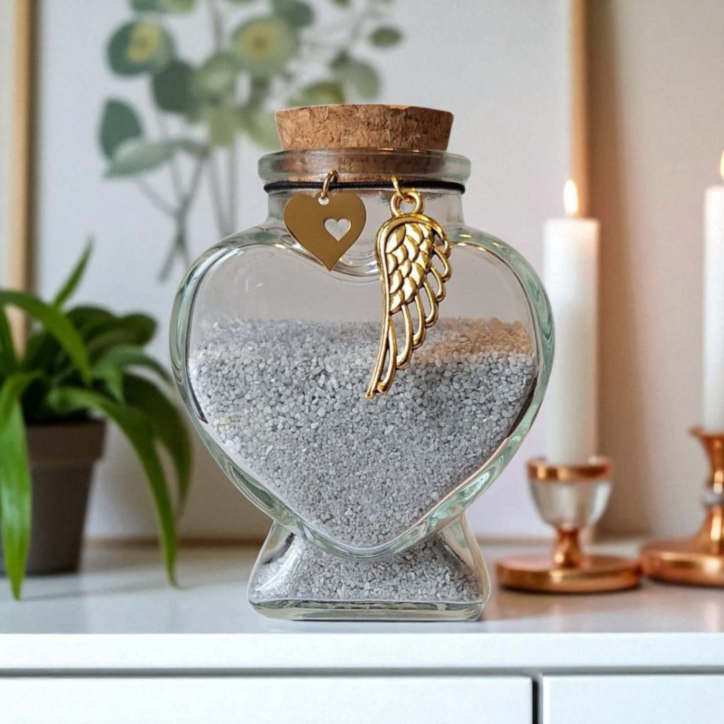 herdenkingsflesje  kan gevuld worden met een klein beetje as, een plukje haar, snorhaartjes of andere kleine aandenken