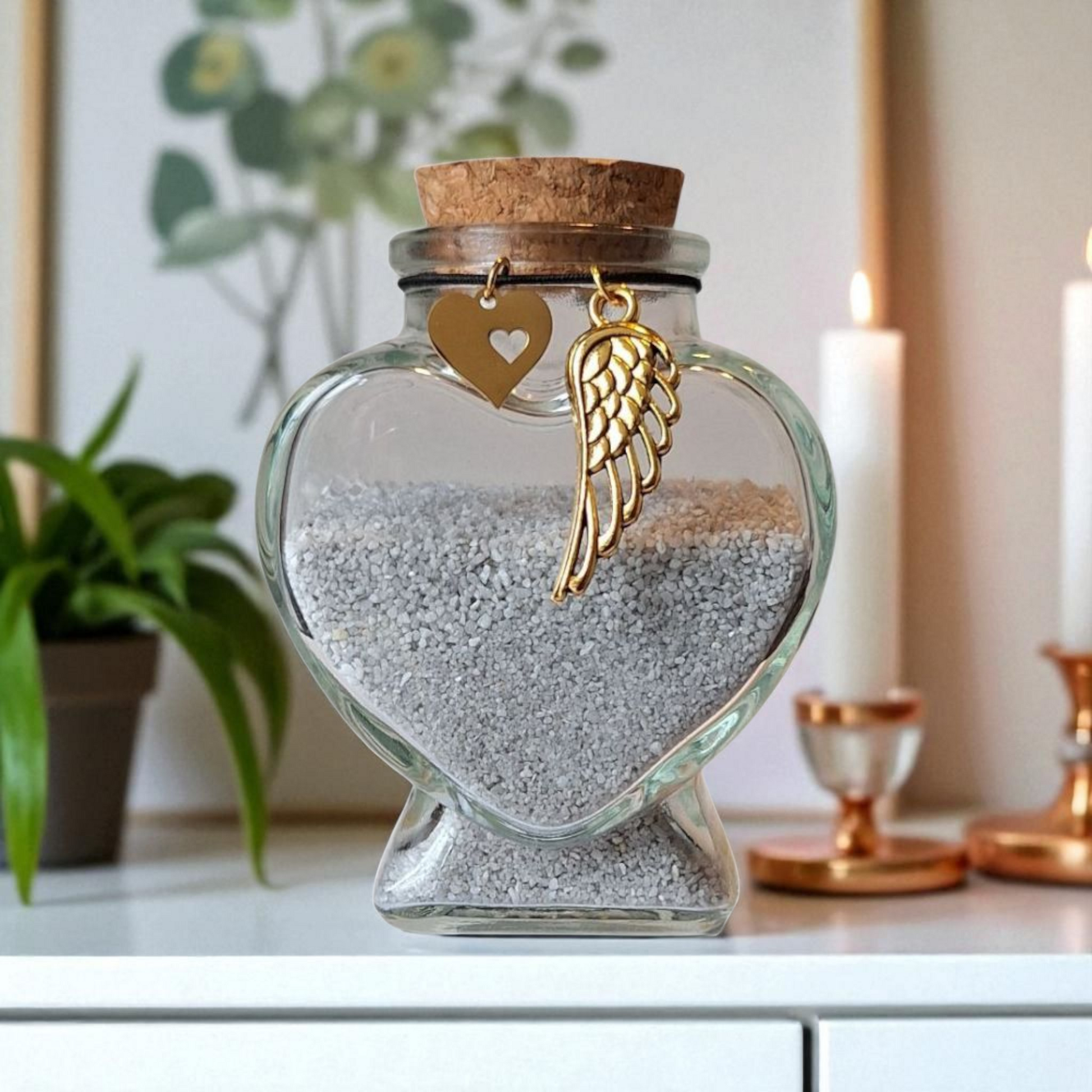 herdenkingsflesje  kan gevuld worden met een klein beetje as, een plukje haar, snorhaartjes of andere kleine aandenken