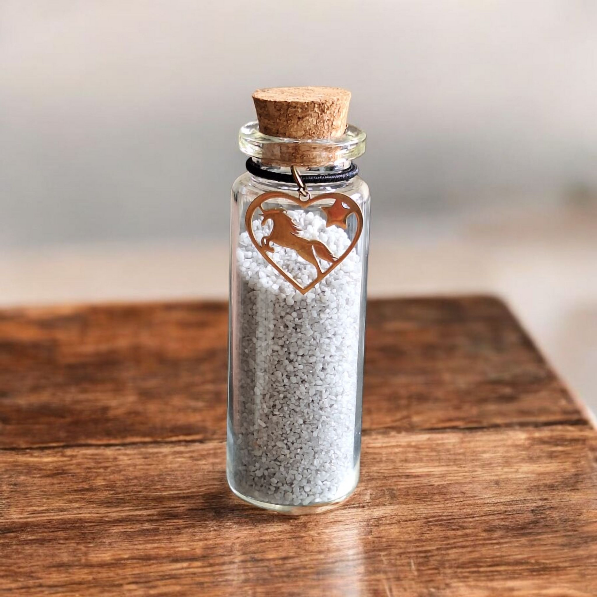 Memorial flesje voor as van overleden paard of pony
