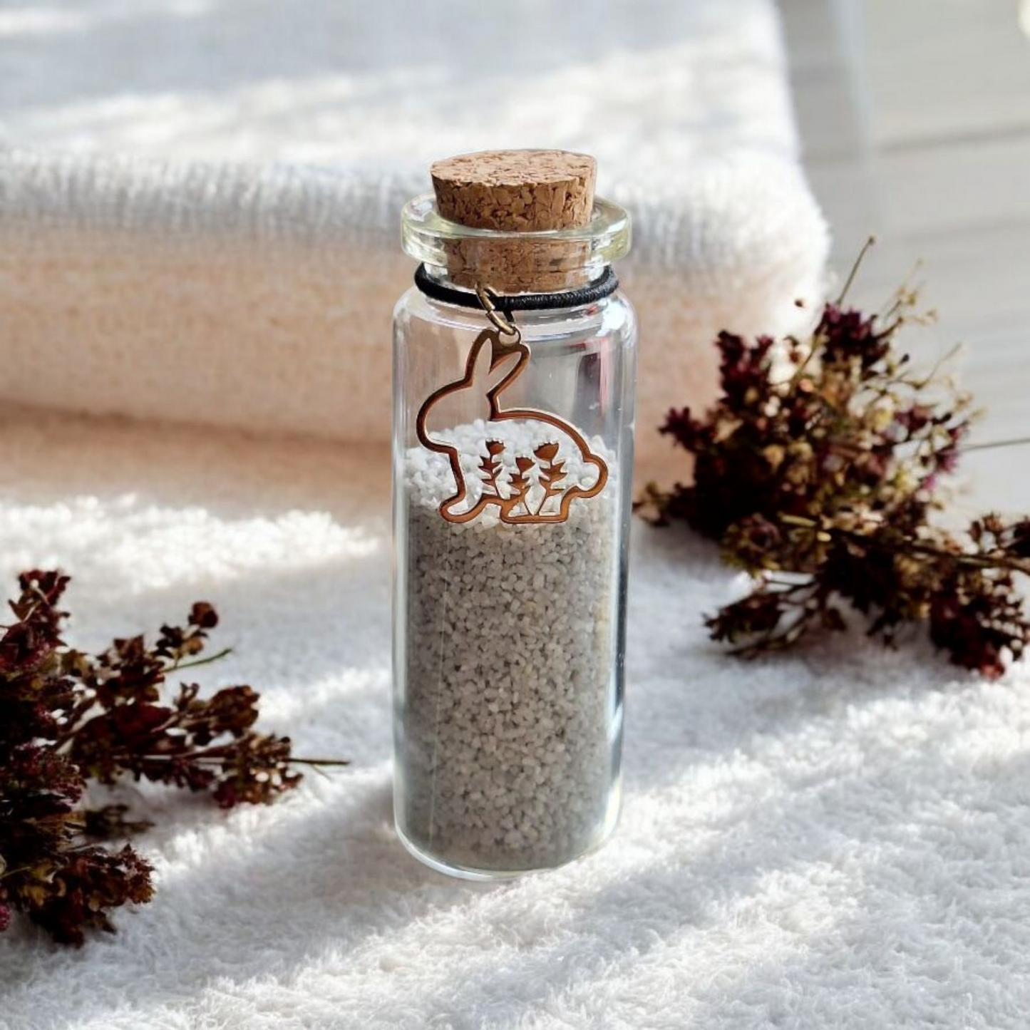 Bewaar een plukje vacht, as of snorhaar van je konijn in een mooi memorial flesje