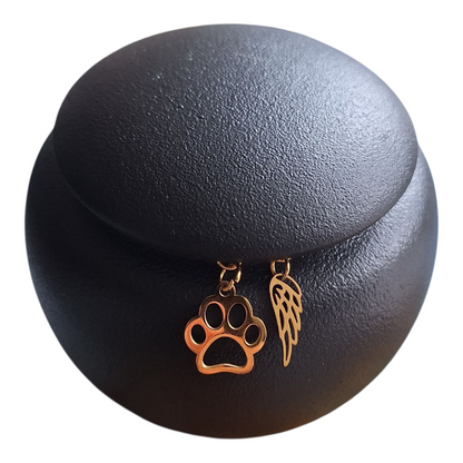 stijlvolle matzwarte urn met 2 gouden hangertjes