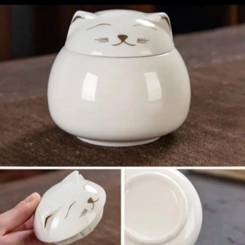 Witte mini urn in de vorm van een poesje