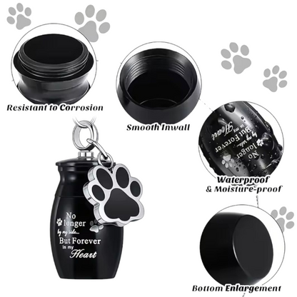 sleutelhanger met mini urn met tekst "No longer by my side, but forever in my heart"